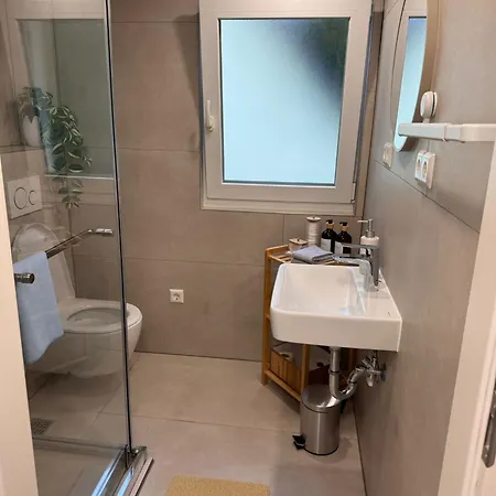 Traumhaft Modernes Mit Doppelbett,,,,gemeinschaftsbad Und Wc In 78554 *