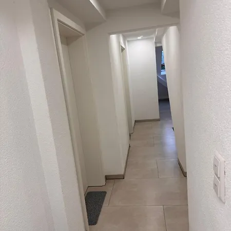 アパート Traumhaft Modernes Mit Doppelbett,,,,gemeinschaftsbad Und Wc In 78554