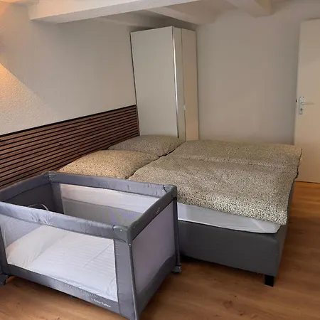 Daire Traumhaft Modernes Mit Doppelbett,,,,gemeinschaftsbad Und Wc In 78554 *