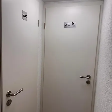 Traumhaft Modernes Mit Doppelbett,,,,gemeinschaftsbad Und Wc In 78554 アパート Aldingen