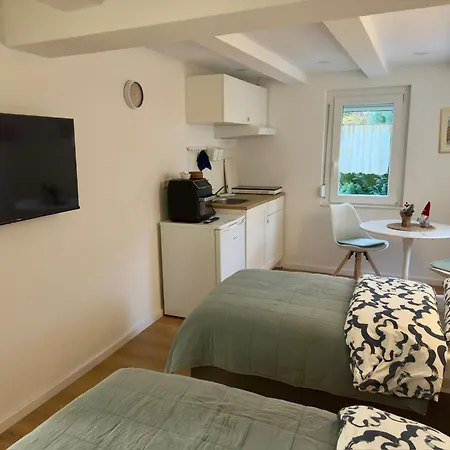 Traumhaft Modernes Mit Doppelbett,,,,gemeinschaftsbad Und Wc In 78554