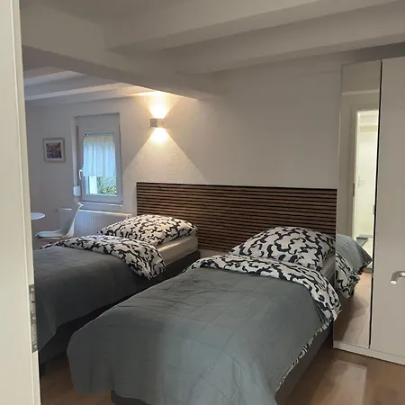 Traumhaft Modernes Mit Doppelbett,,,,gemeinschaftsbad Und Wc In 78554