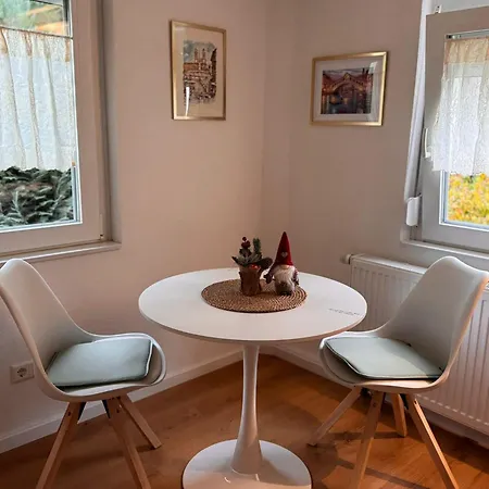 Traumhaft Modernes Mit Doppelbett,,,,gemeinschaftsbad Und Wc In 78554 Aldingen (Tuttlingen)